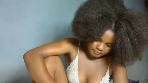 allizida01 online show from November 28, 6:10 pm