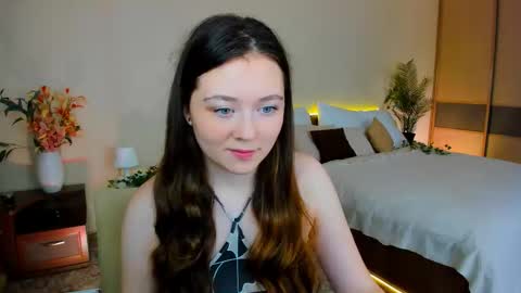 alluringeyess online show from October 10, 11:20 am