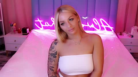 AlwaysHot online show from December 5, 3:26 am