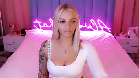 AlwaysHot online show from December 8, 3:21 am