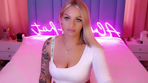 AlwaysHot online show from December 8, 6:54 am