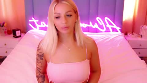 AlwaysHot online show from December 18, 6:53 am