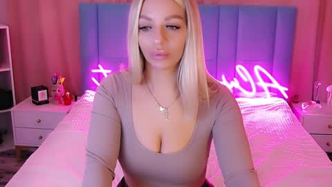 AlwaysHot online show from January 18, 2:47 am