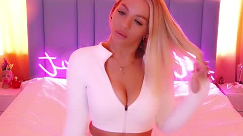 AlwaysHot online show from February 18, 3:42 am