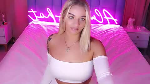 AlwaysHot online show from November 25, 2:44 am