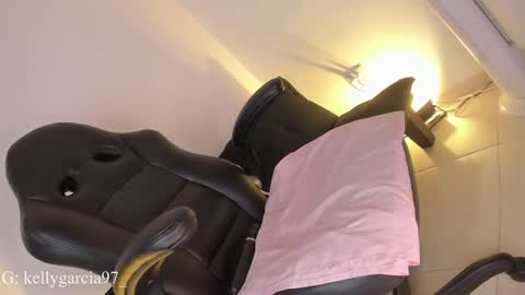 Snapshot of allysnow chatting on January 8, 7:34 pm Kelly online show from January 8, 7:34 pm