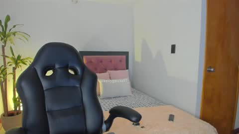 Snapshot of allysnow chatting on September 22, 10:50 am Kelly online show from September 22, 10:50 am