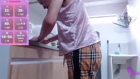 Allysonstonnes online show from November 3, 10:10 pm