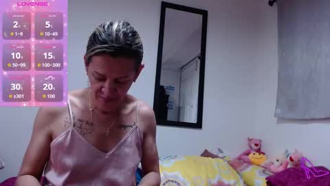 Allysonstonnes online show from November 12, 8:30 pm