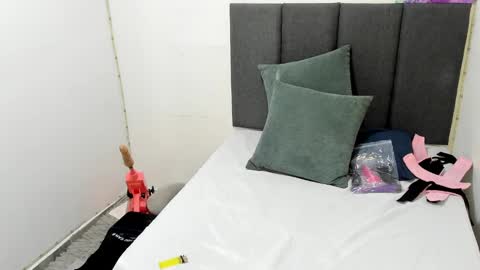 Snapshot of almaa__ chatting on February 11, 8:10 pm Alma online show from February 11, 8:10 pm