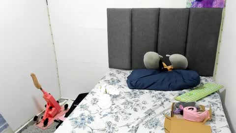 Snapshot of almaa__ chatting on February 20, 11:10 pm Alma online show from February 20, 11:10 pm