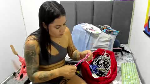 Snapshot of almaa__ chatting on February 21, 8:49 pm Alma online show from February 21, 8:49 pm