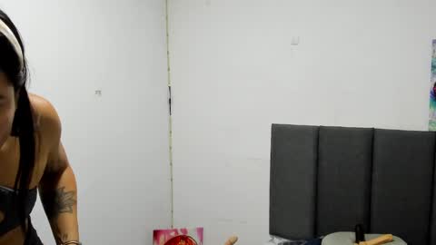 Snapshot of almaa__ chatting on February 21, 11:54 pm Alma online show from February 21, 11:54 pm