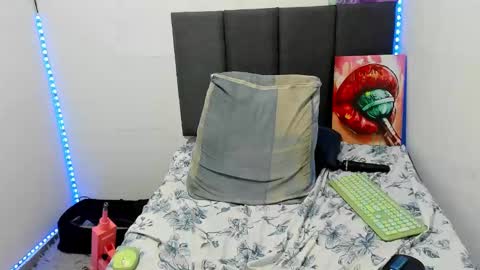 Snapshot of almaa__ chatting on March 6, 1:37 am Alma online show from March 6, 1:37 am