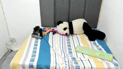 Snapshot of almaa__ chatting on October 9, 7:45 pm Alma online show from October 9, 7:45 pm