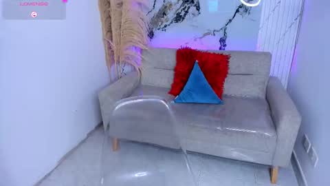 almalopez_ online show from November 26, 1:45 pm