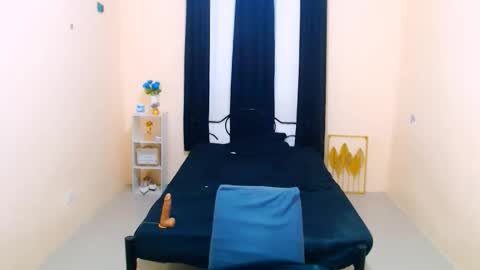 Snapshot of almirablont13 chatting on October 26, 12:27 am Almira online show from October 26, 12:27 am