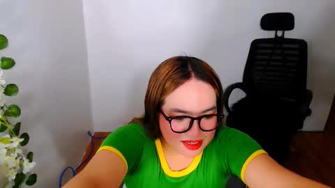 Snapshot of almirablont13 chatting on November 7, 7:41 am Almira online show from November 7, 7:41 am