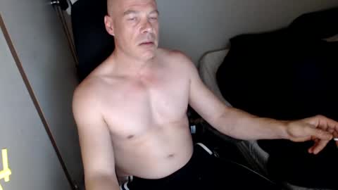 Snapshot of almostanything4u chatting on December 7, 12:02 pm almostanything4u online show from December 7, 12:02 pm