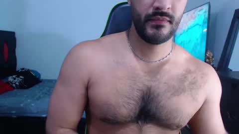 Snapshot of alonxoo chatting on December 18, 4:31 am alonxoo online show from December 18, 4:31 am