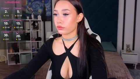 Snapshot of amalia_3 chatting on December 9, 9:17 am Amalia online show from December 9, 9:17 am