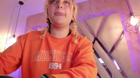 Amalia Im Back See you soon this January 7 at 10 pm Colombia time online show from February 7, 9:05 am