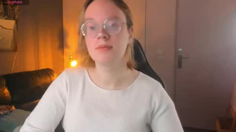 Snapshot of amanda_butlerr chatting on October 11, 9:19 am Hi im Amanda online show from October 11, 9:19 am