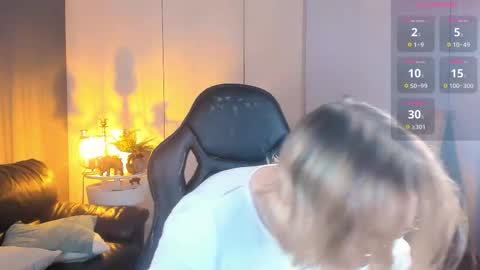 Snapshot of amanda_butlerr chatting on October 12, 9:41 am Hi im Amanda online show from October 12, 9:41 am