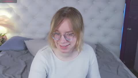 Snapshot of amanda_butlerr chatting on November 28, 11:24 am Hi im Amanda online show from November 28, 11:24 am