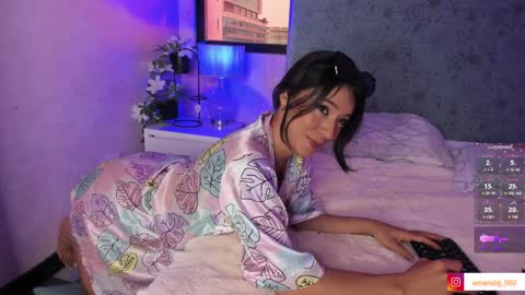 amandajoness  online show from January 9, 7:50 pm