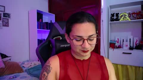 Snapshot of amarantha666 chatting on December 9, 10:30 pm Susan online show from December 9, 10:30 pm