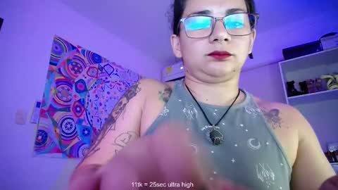 Snapshot of amarantha666 chatting on October 18, 12:02 am Susan online show from October 18, 12:02 am