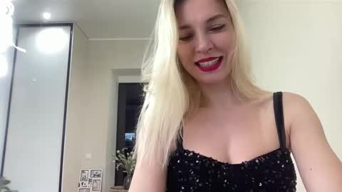 Snapshot of amazingkelly chatting on December 8, 8:51 am Kelly online show from December 8, 8:51 am