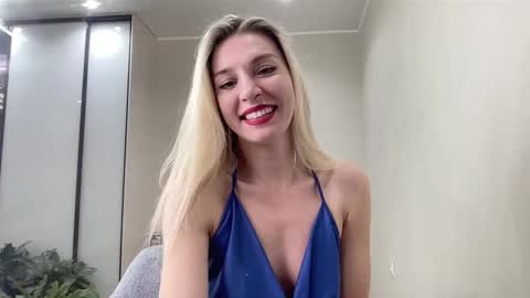 Snapshot of amazingkelly chatting on December 12, 10:13 am Kelly online show from December 12, 10:13 am