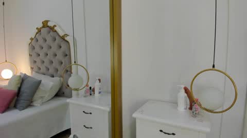 Snapshot of ambar_adamss chatting on December 26, 11:32 am Sara online show from December 26, 11:32 am