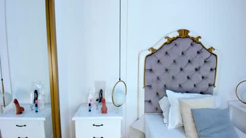 Snapshot of ambar_adamss chatting on January 15, 2:13 pm Sara online show from January 15, 2:13 pm