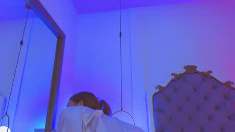 Snapshot of ambar_adamss chatting on October 19, 3:01 pm Sara online show from October 19, 3:01 pm