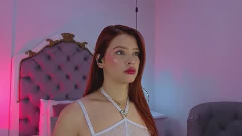 Snapshot of ambar_adamss chatting on December 14, 11:15 am Sara online show from December 14, 11:15 am