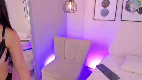 ambarevans_ online show from September 14, 12:15 pm