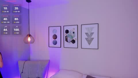 ambarevans_ online show from October 25, 11:51 am