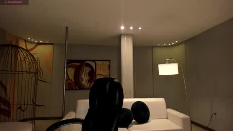 Snapshot of ambarjames_ chatting on October 9, 10:24 am Ambar online show from October 9, 10:24 am