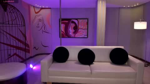 Snapshot of ambarjames_ chatting on October 14, 11:11 am Ambar online show from October 14, 11:11 am