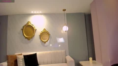 Snapshot of ambarjames_ chatting on October 18, 10:16 am Ambar online show from October 18, 10:16 am