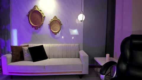 Snapshot of ambarjames_ chatting on October 20, 11:21 am Ambar online show from October 20, 11:21 am