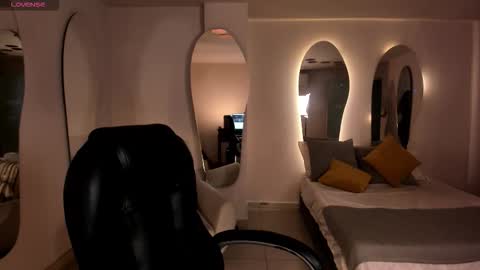 Snapshot of ambarjames_ chatting on November 2, 12:07 pm Ambar online show from November 2, 12:07 pm