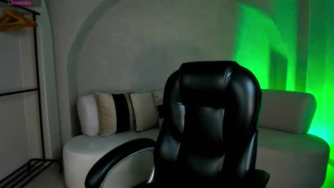 Snapshot of ambarjames_ chatting on November 4, 12:04 pm Ambar online show from November 4, 12:04 pm