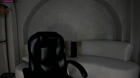 Snapshot of ambarjames_ chatting on November 5, 11:32 am Ambar online show from November 5, 11:32 am