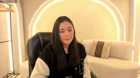 Snapshot of ambarjames_ chatting on November 6, 12:06 pm Ambar online show from November 6, 12:06 pm