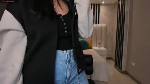 Snapshot of ambarjames_ chatting on November 12, 11:54 am Ambar online show from November 12, 11:54 am