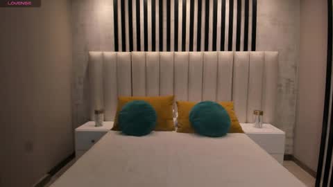 Snapshot of ambarjames_ chatting on November 13, 11:53 am Ambar online show from November 13, 11:53 am